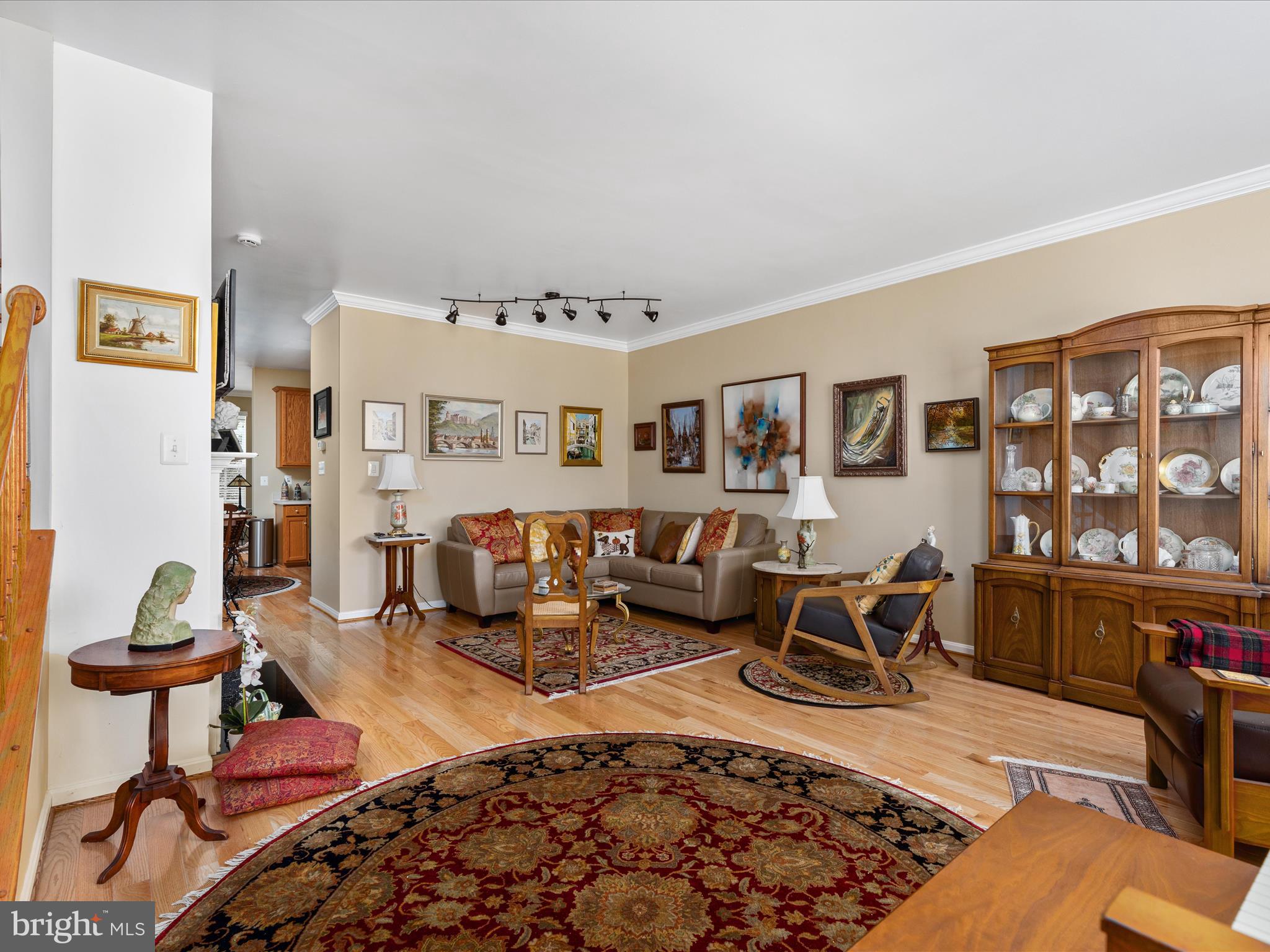 COLONIAL HILLS - Residential