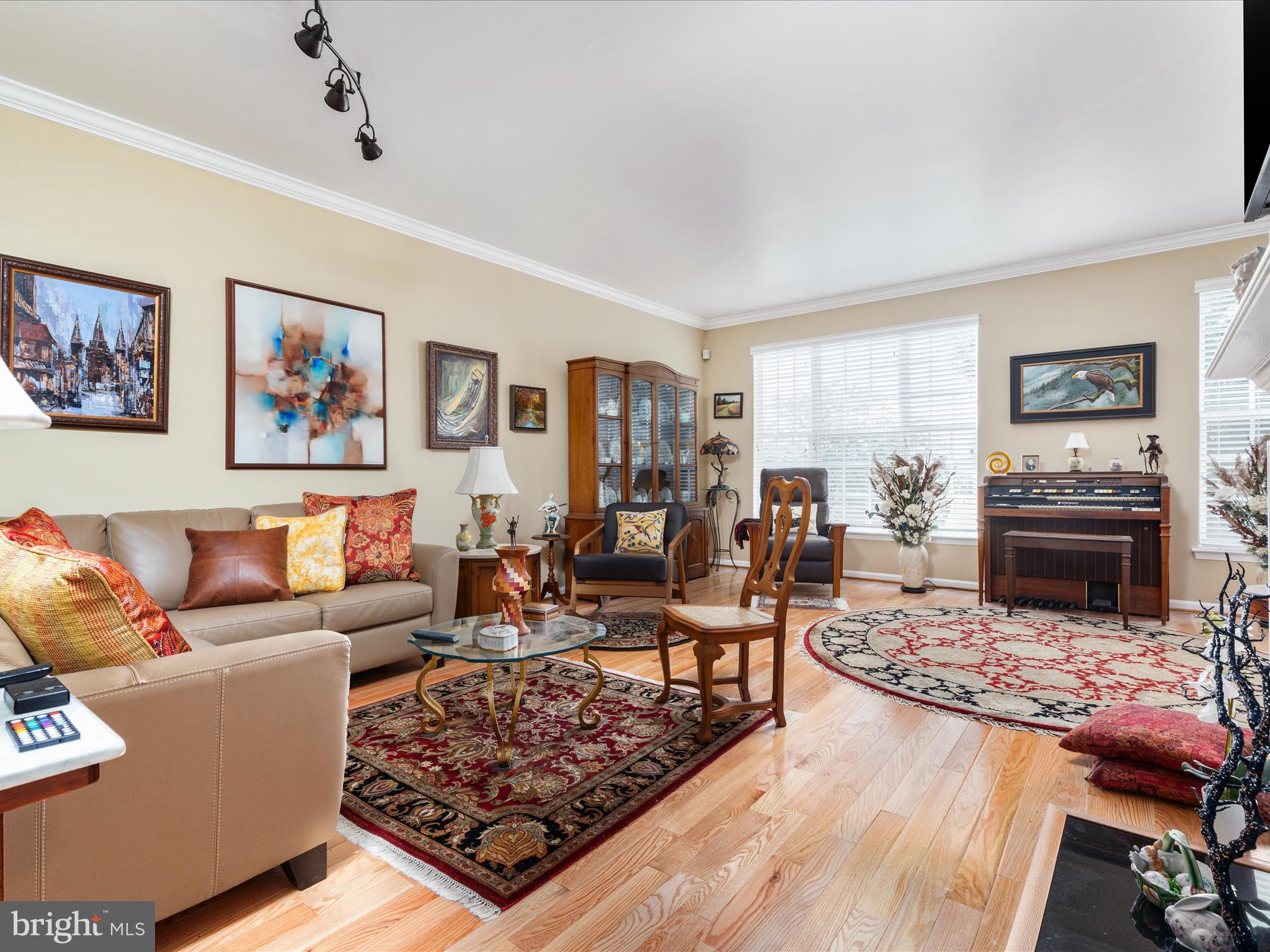 COLONIAL HILLS - Residential