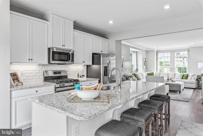 KLOMAN ST & WATERVIEW AVE WATERFRONTMOZART4ST