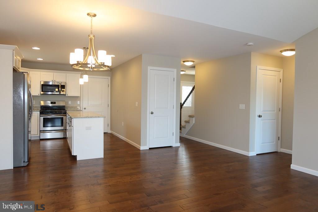 THE MEWS AT BURNHAM FARMS - Residential