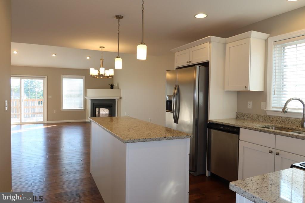 THE MEWS AT BURNHAM FARMS - Residential
