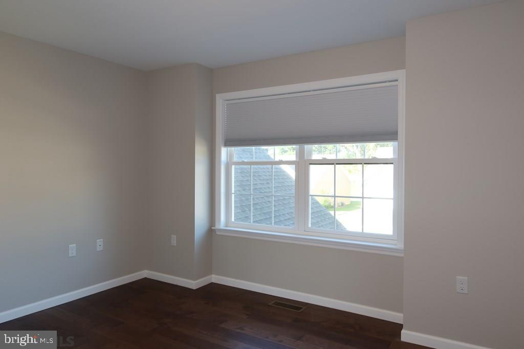 THE MEWS AT BURNHAM FARMS - Residential