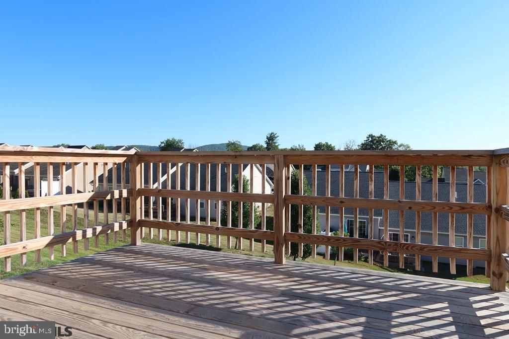 THE MEWS AT BURNHAM FARMS - Residential