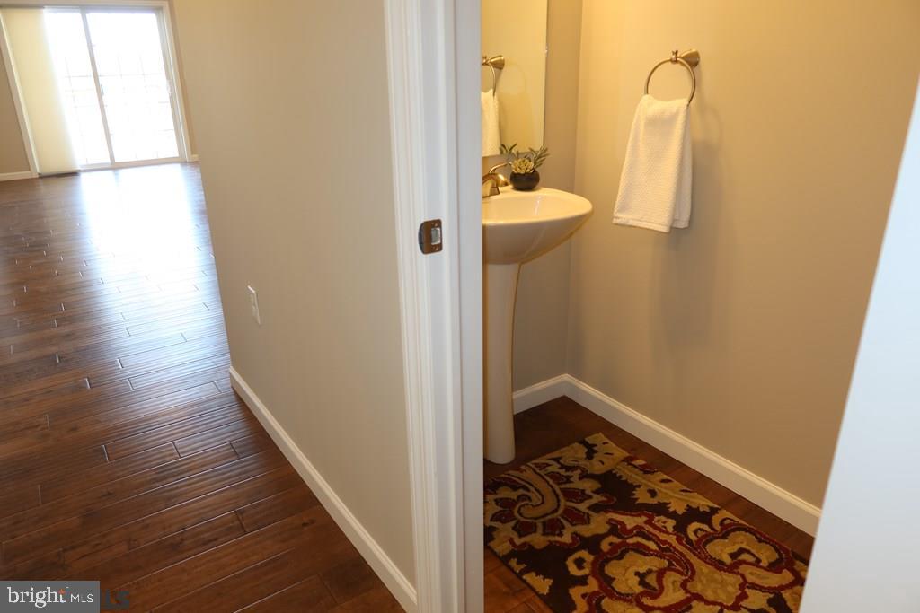 THE MEWS AT BURNHAM FARMS - Residential