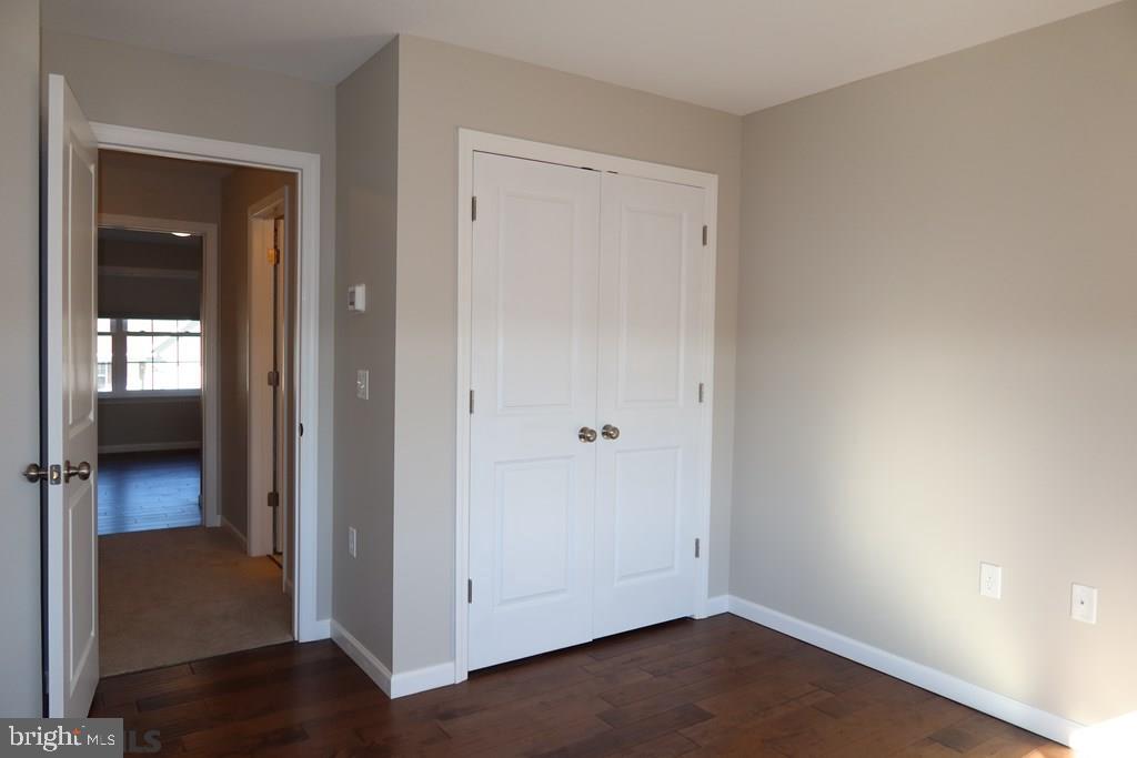 THE MEWS AT BURNHAM FARMS - Residential