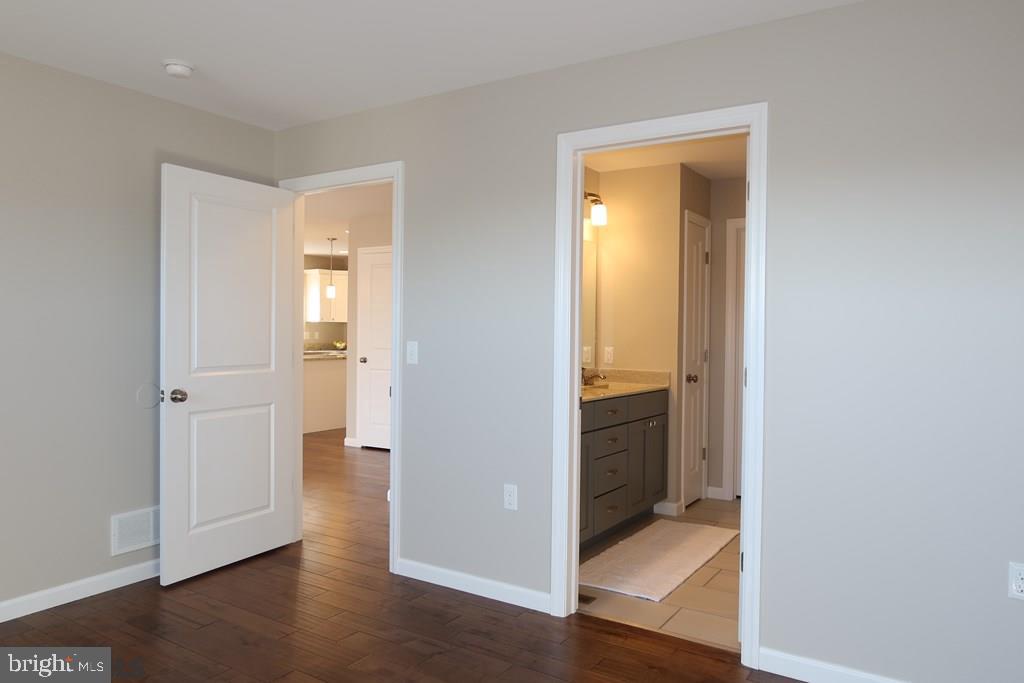 THE MEWS AT BURNHAM FARMS - Residential