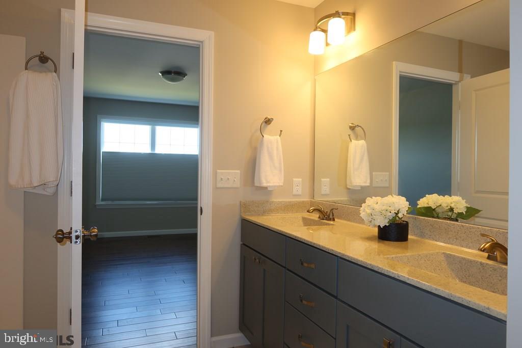 THE MEWS AT BURNHAM FARMS - Residential