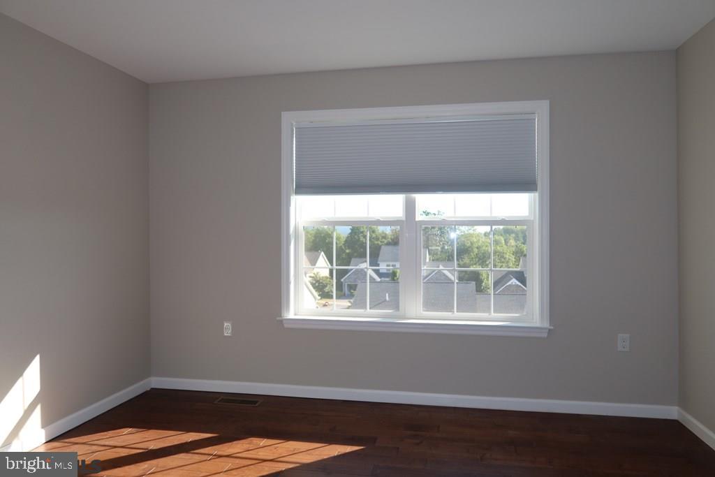 THE MEWS AT BURNHAM FARMS - Residential