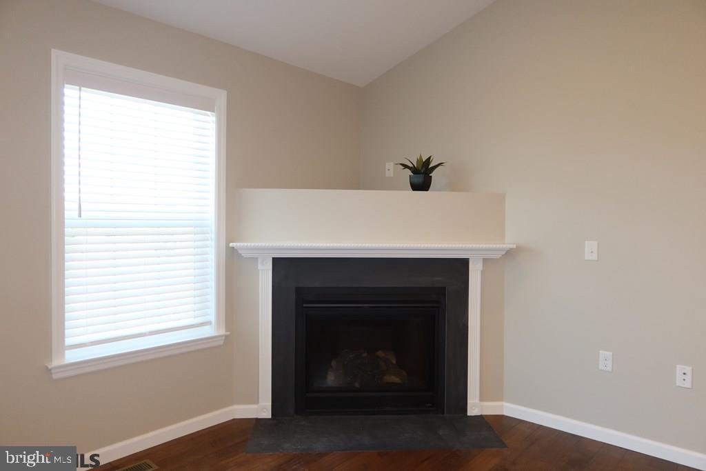 THE MEWS AT BURNHAM FARMS - Residential