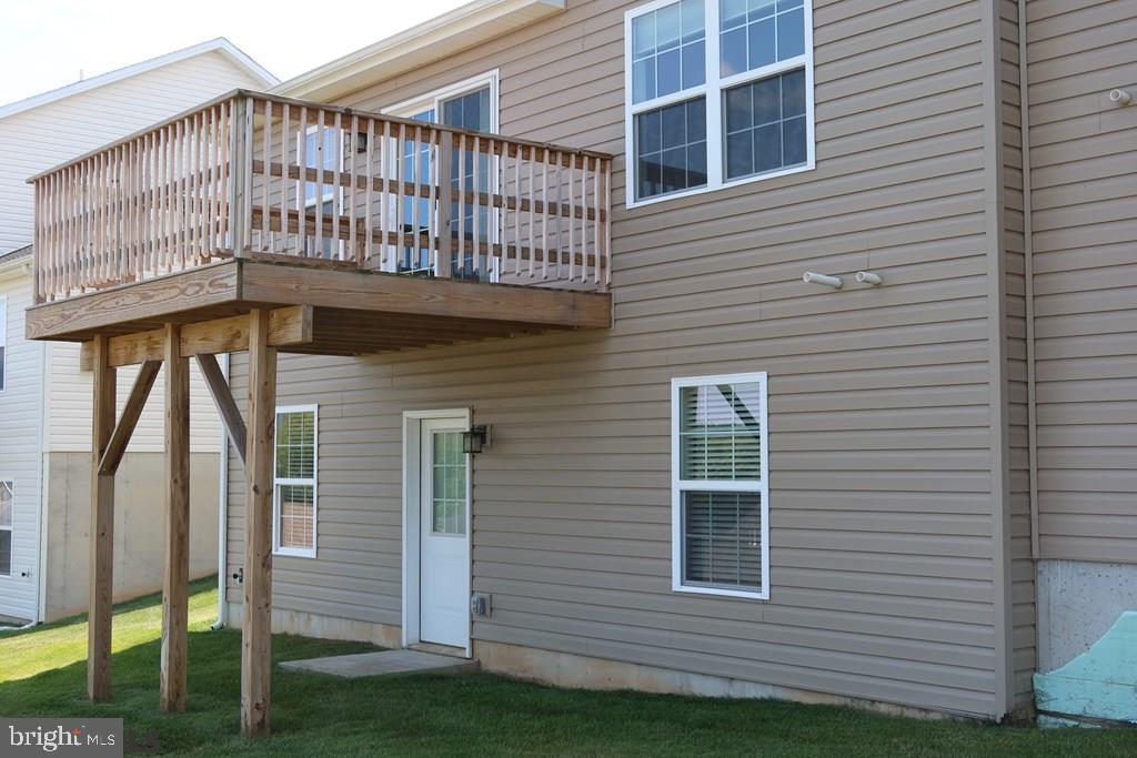THE MEWS AT BURNHAM FARMS - Residential