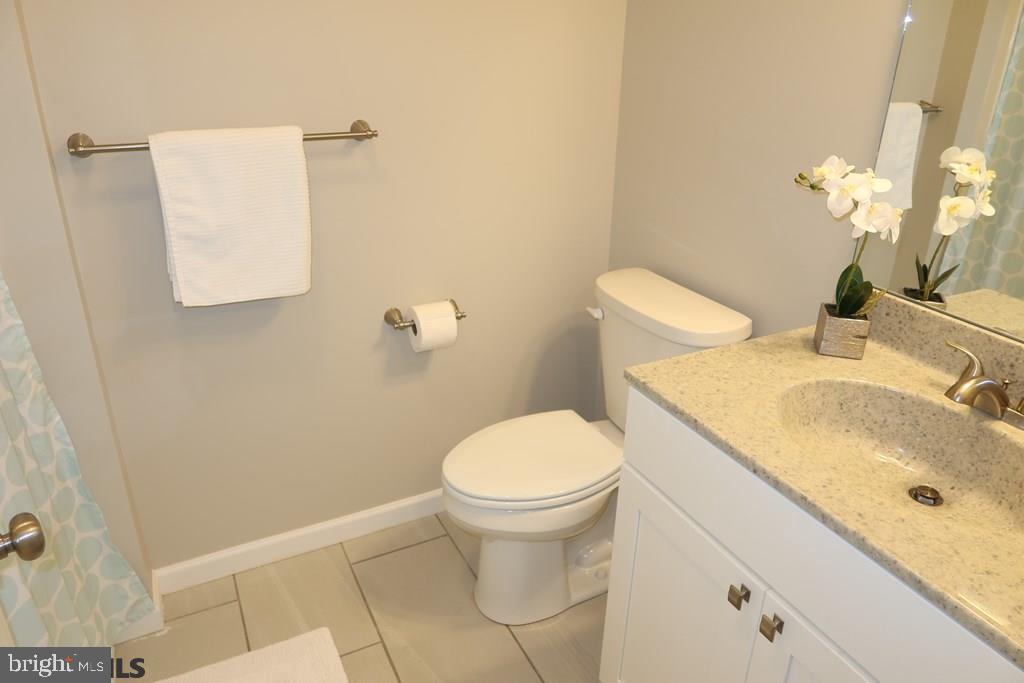 THE MEWS AT BURNHAM FARMS - Residential