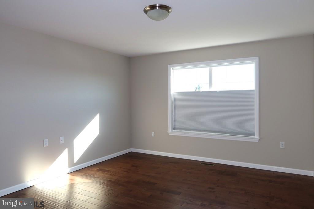 THE MEWS AT BURNHAM FARMS - Residential