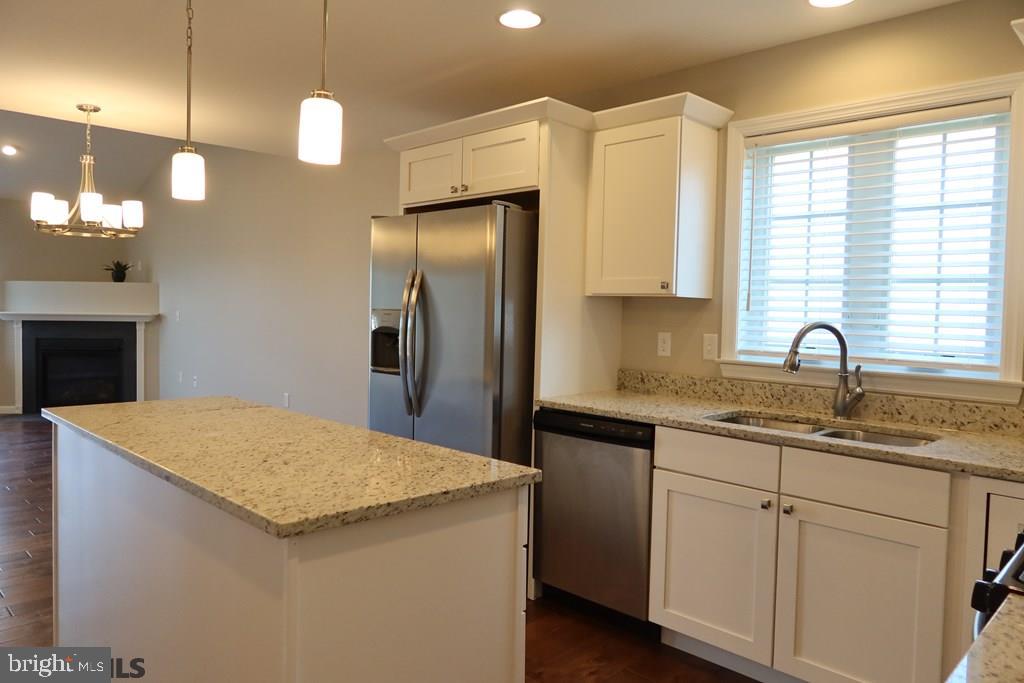 THE MEWS AT BURNHAM FARMS - Residential