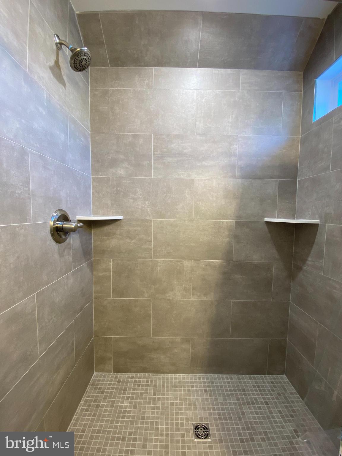 AVALON SHORES - Residential Lease