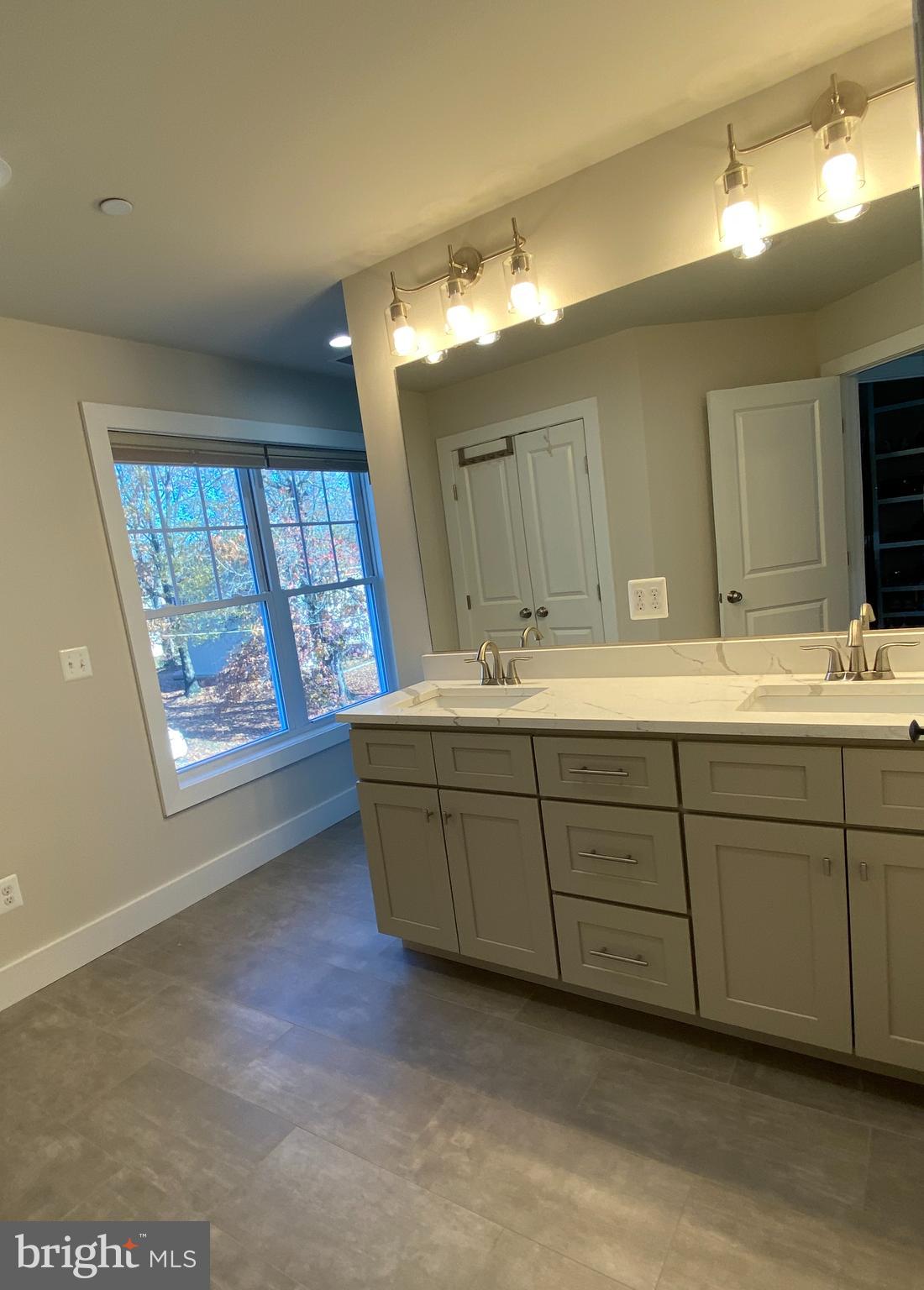 AVALON SHORES - Residential Lease