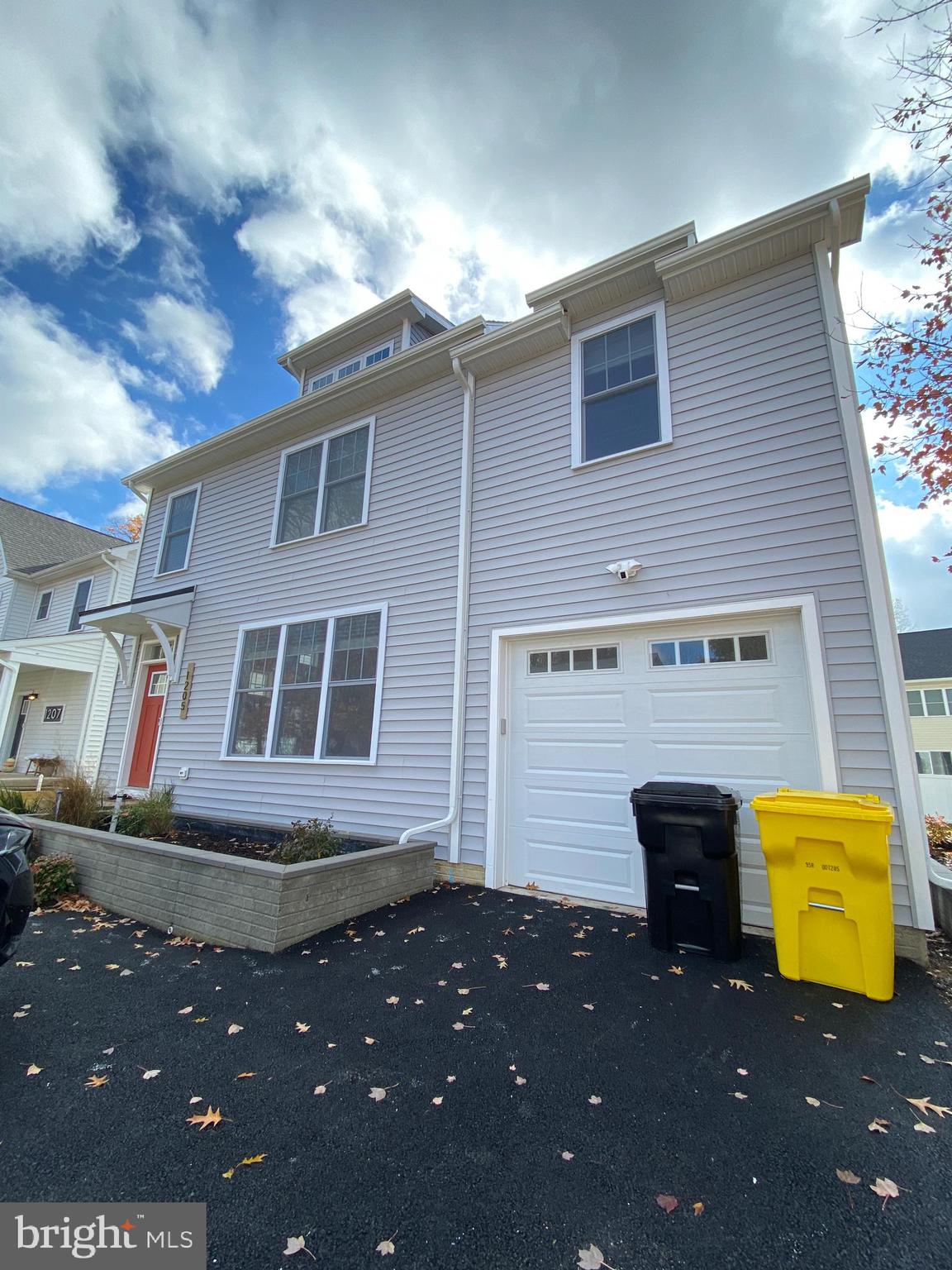 AVALON SHORES - Residential Lease