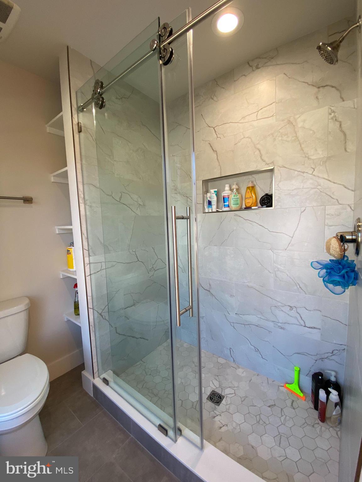 AVALON SHORES - Residential Lease