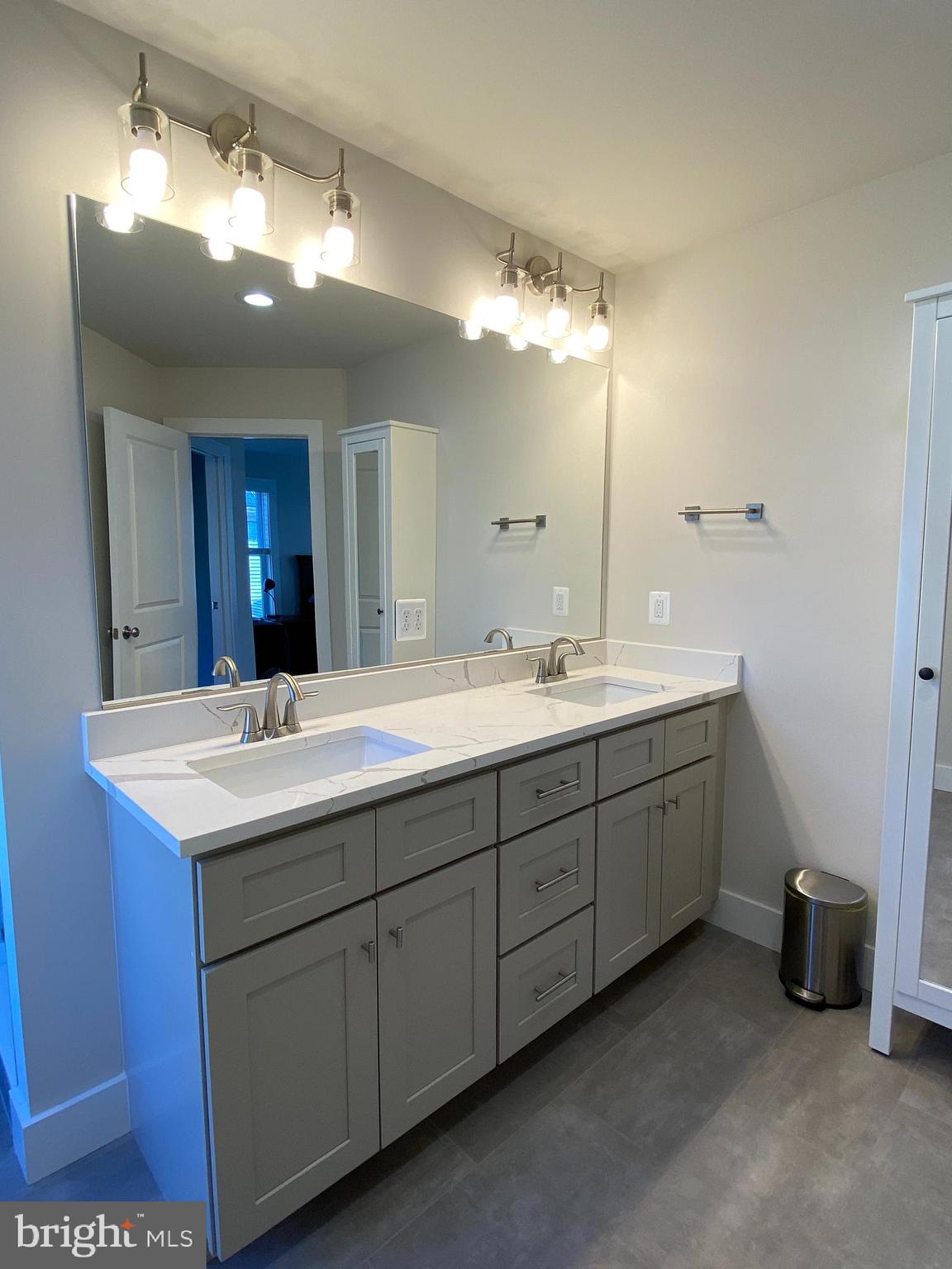 AVALON SHORES - Residential Lease