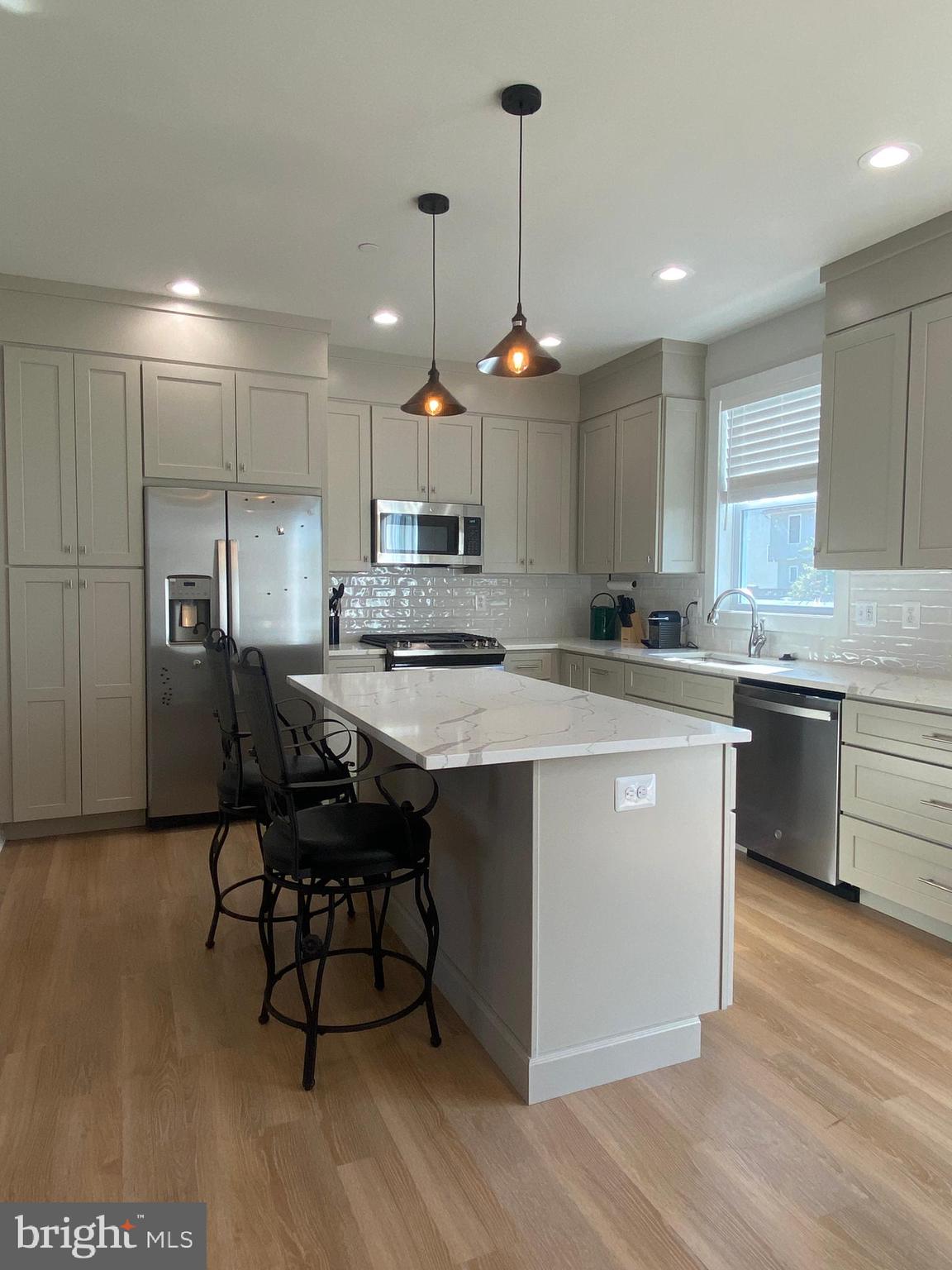 AVALON SHORES - Residential Lease