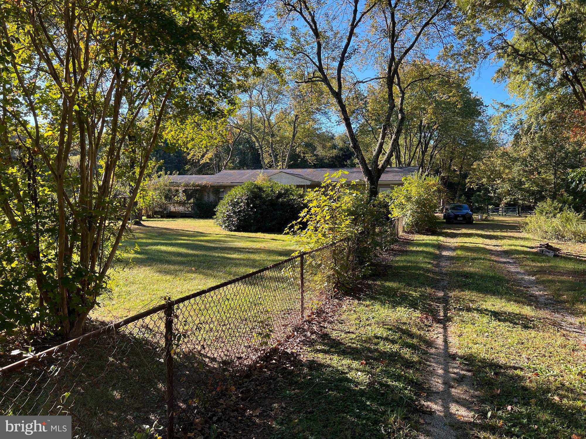 1129 THOMPSON AVENUE