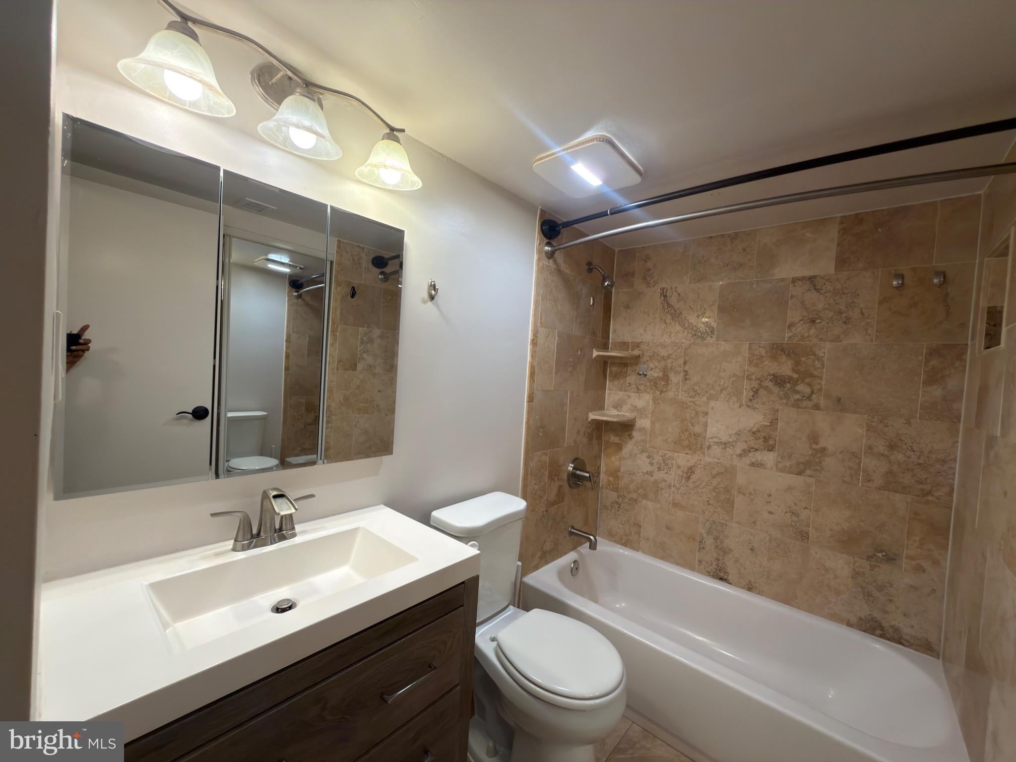 9709 KINGS CROWN COURT 2
