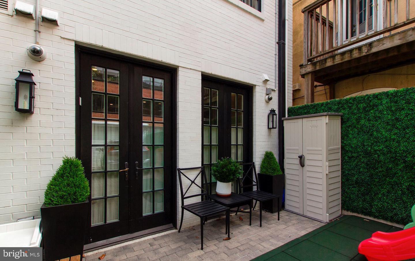 WEST END - Residential