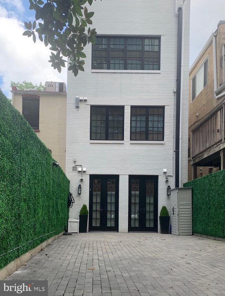 WEST END - Residential