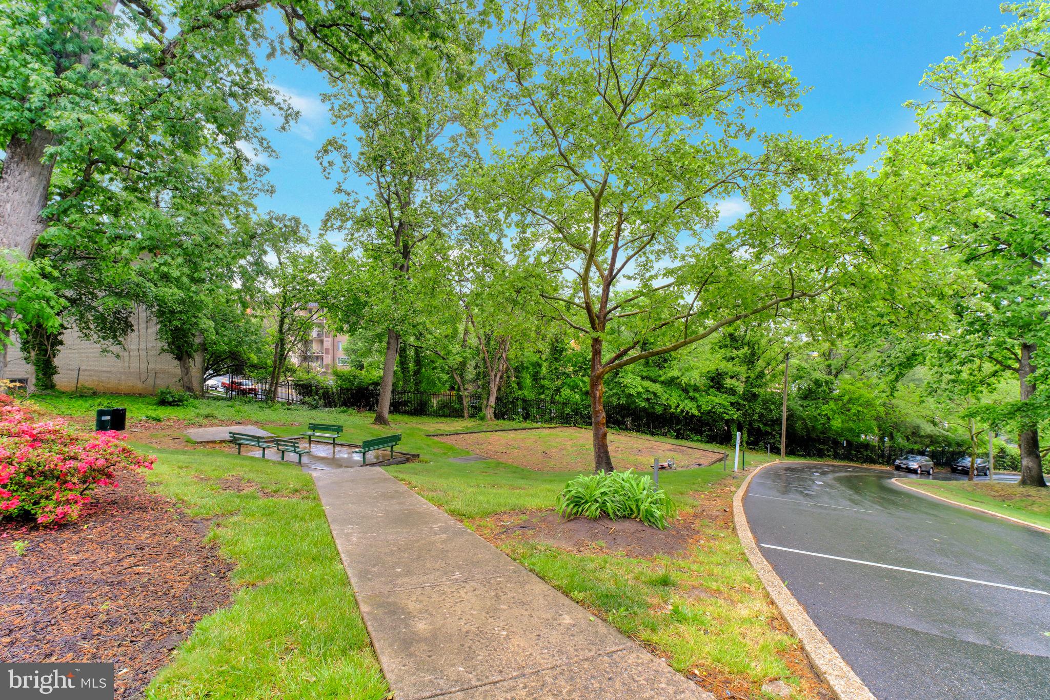 COLUMBIA KNOLL - Residential