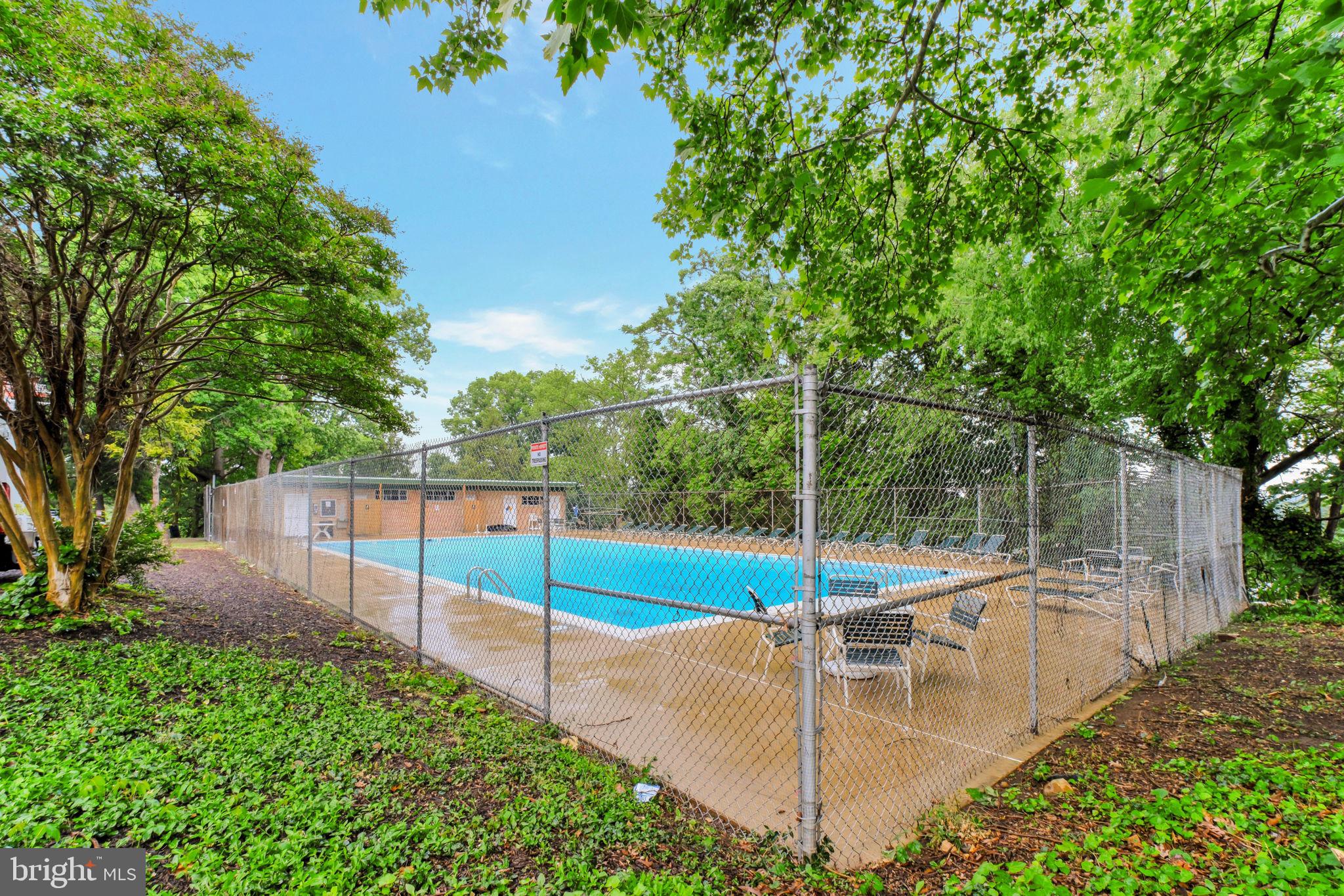 COLUMBIA KNOLL - Residential