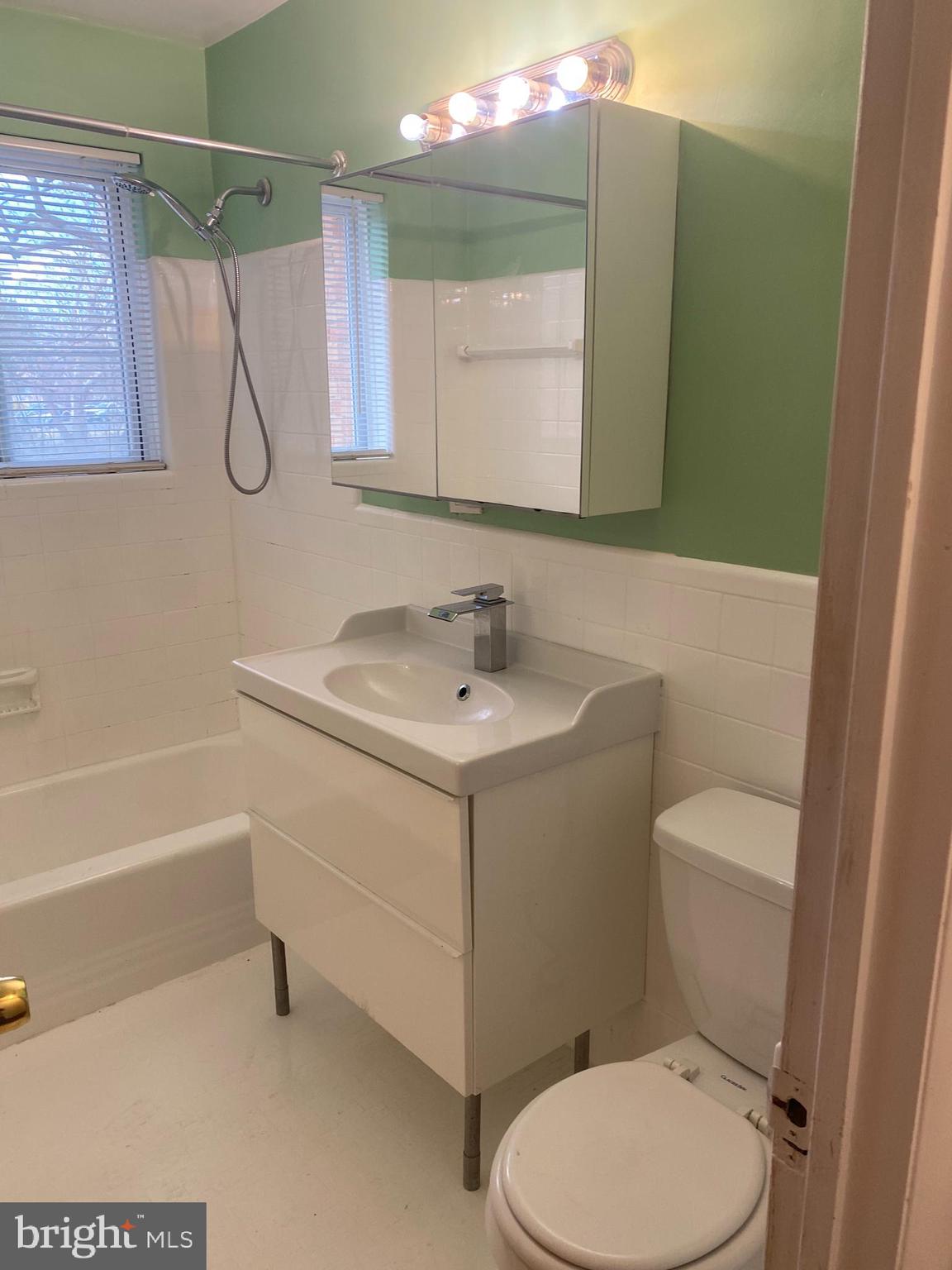 COLUMBIA KNOLL - Residential