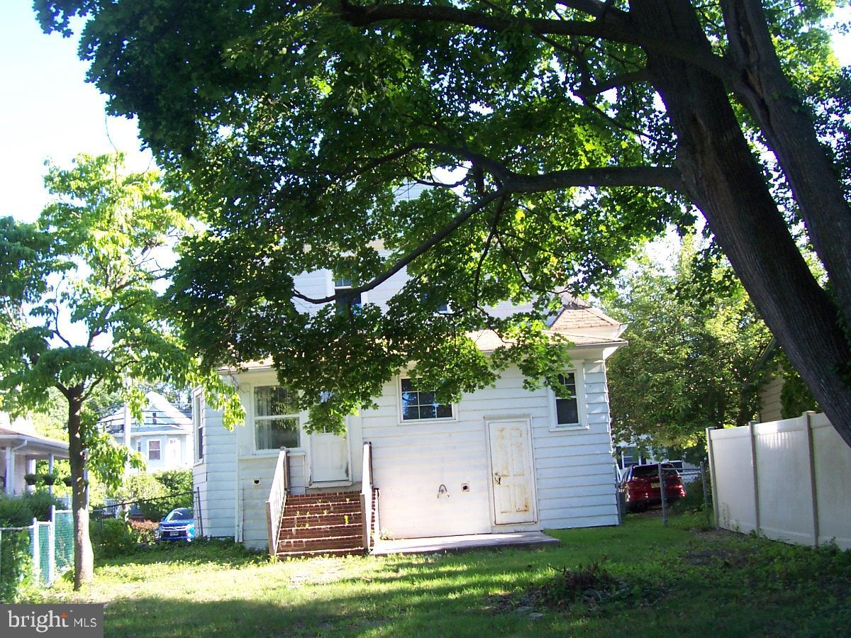 321 W HOLLY AVENUE