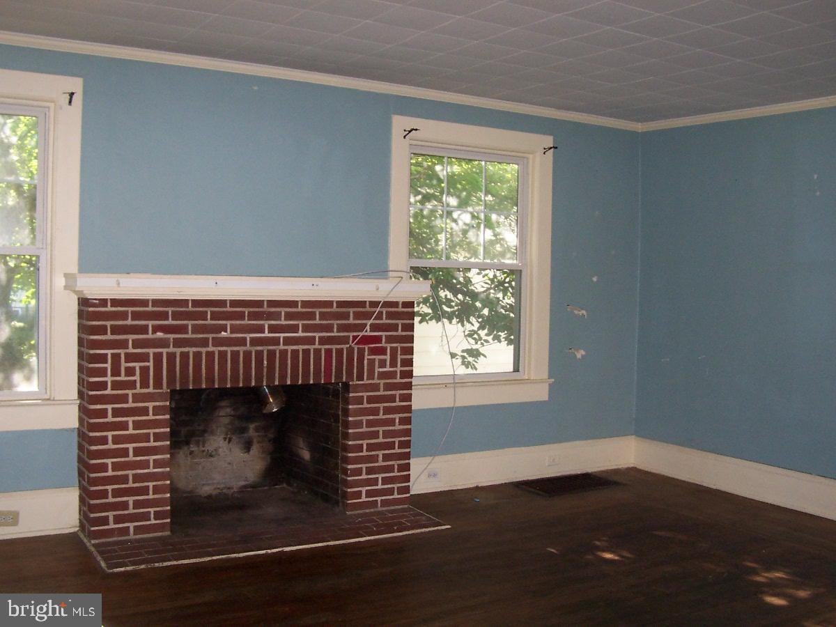 321 W HOLLY AVENUE
