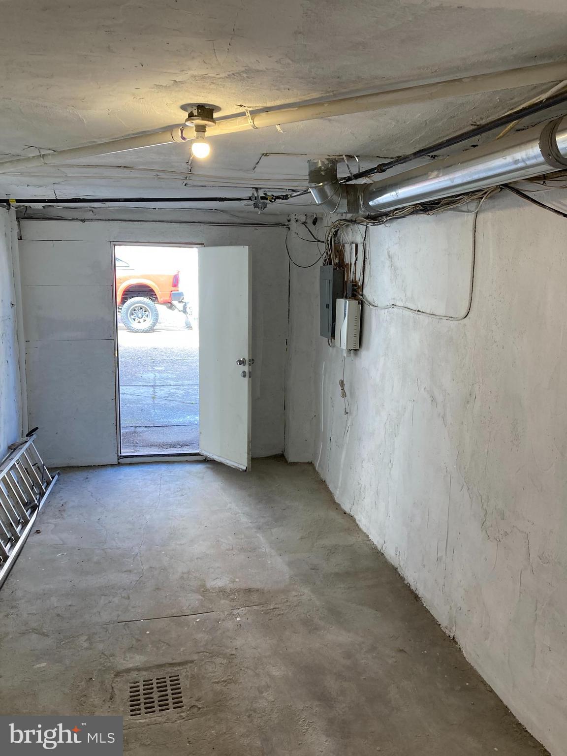 OXFORD CIRCLE - Residential