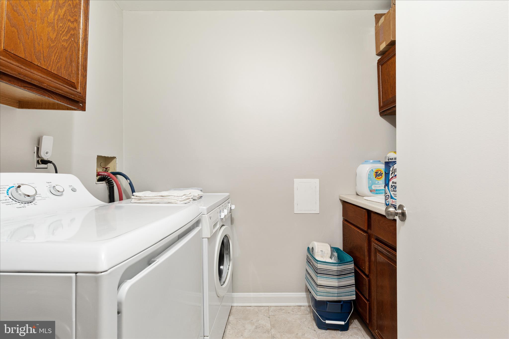 THE OAKTON - Residential