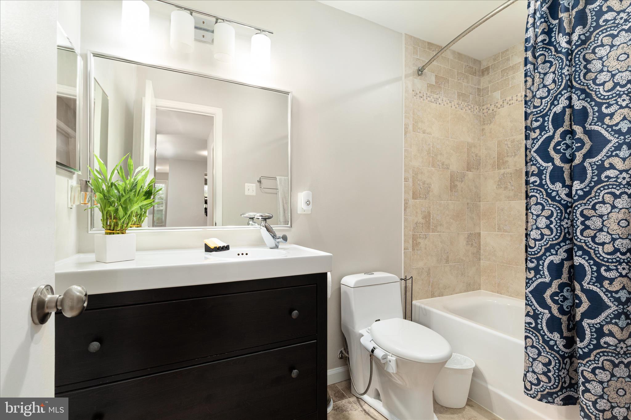 THE OAKTON - Residential