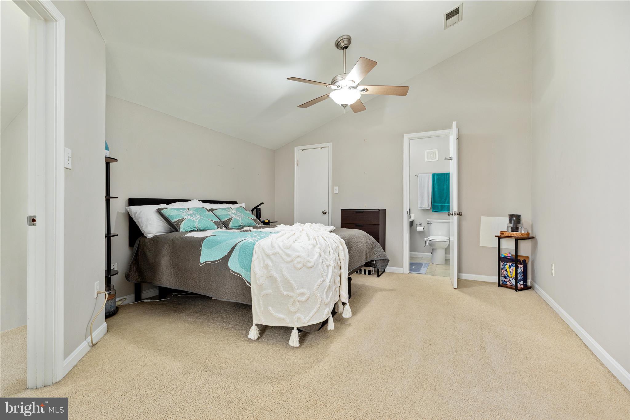 THE OAKTON - Residential