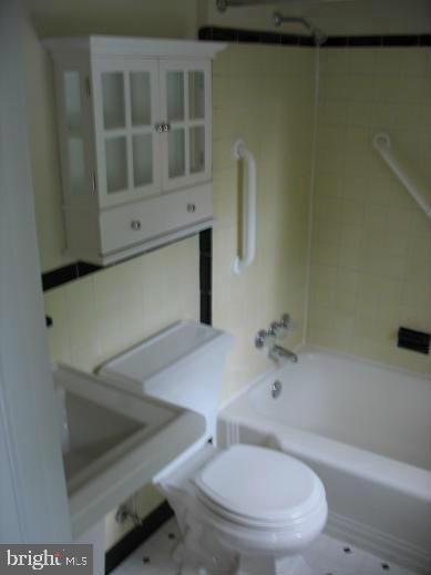 ARLINGTON HEIGHTS - Residential Lease