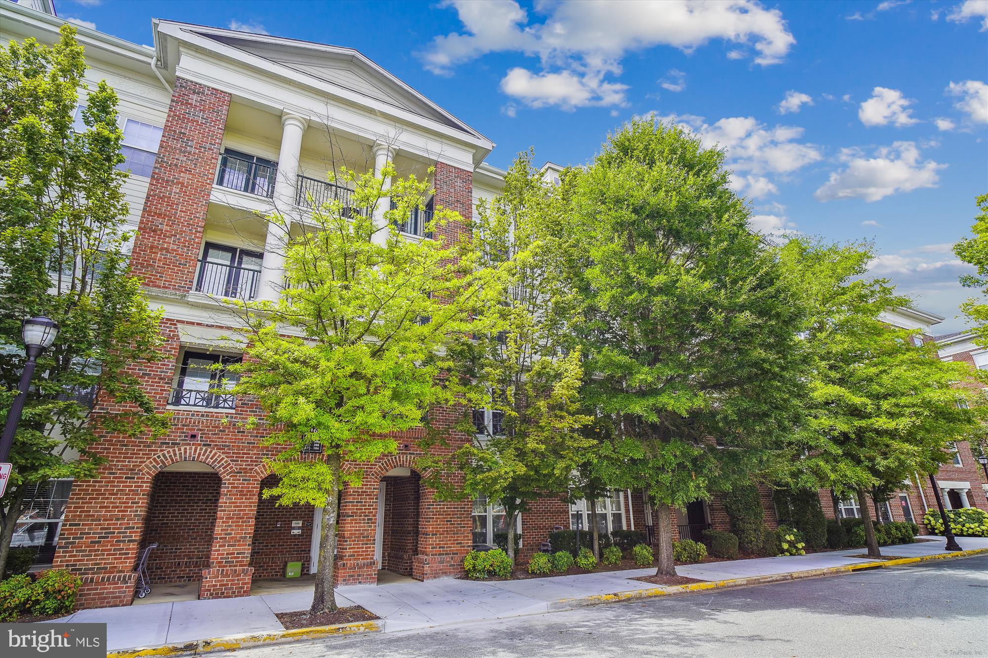 THE COLONNADE AT KENTLANDS - Residential