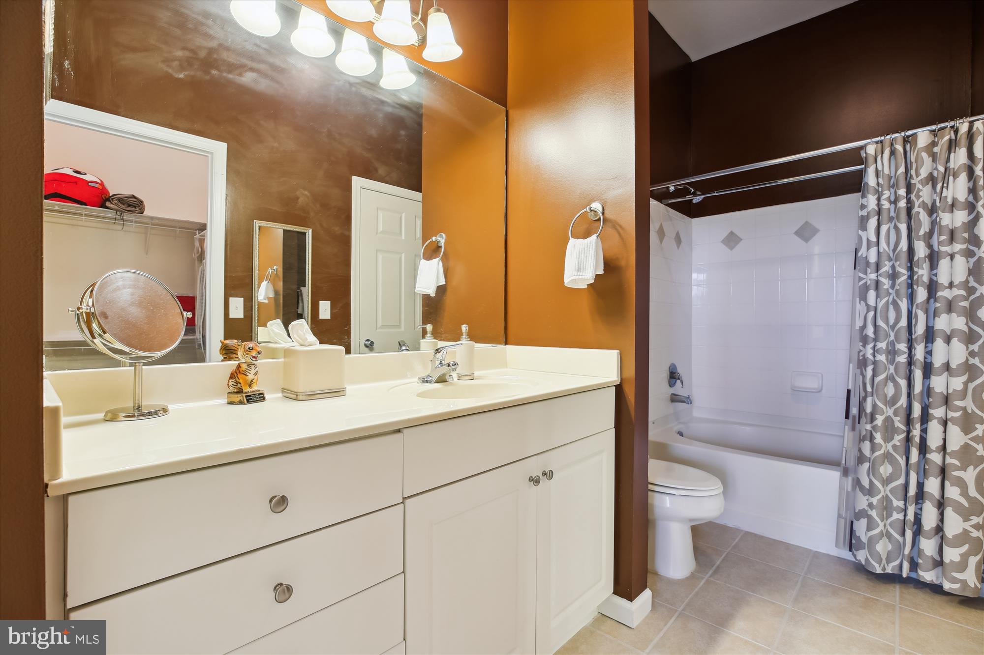 THE COLONNADE AT KENTLANDS - Residential