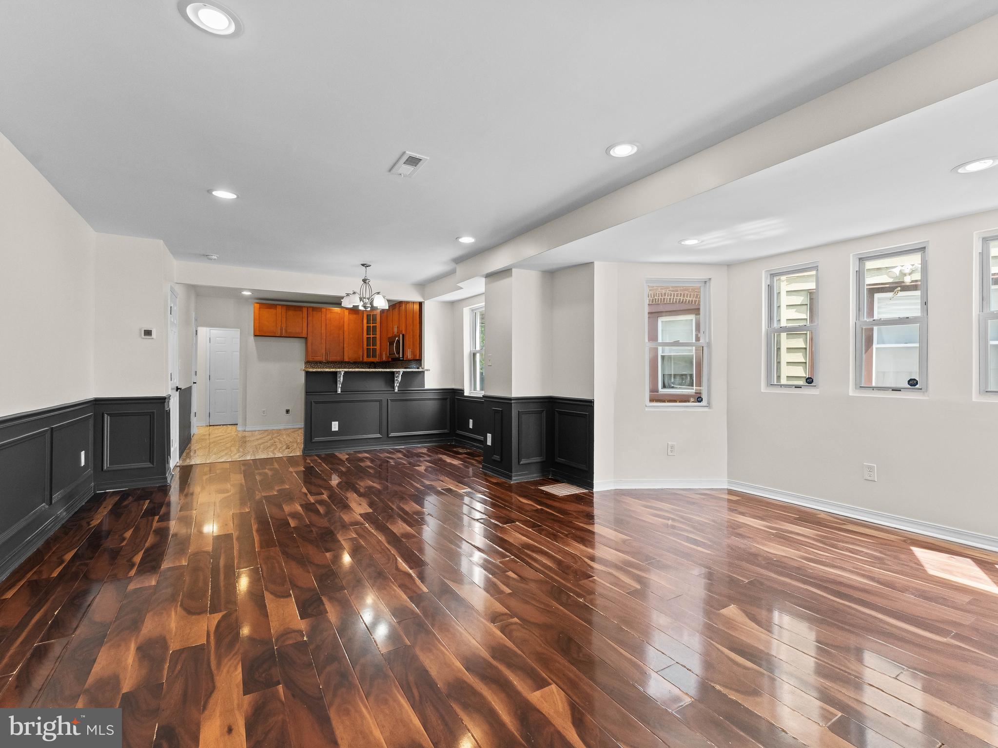 407 W ABBOTTSFORD AVENUE
