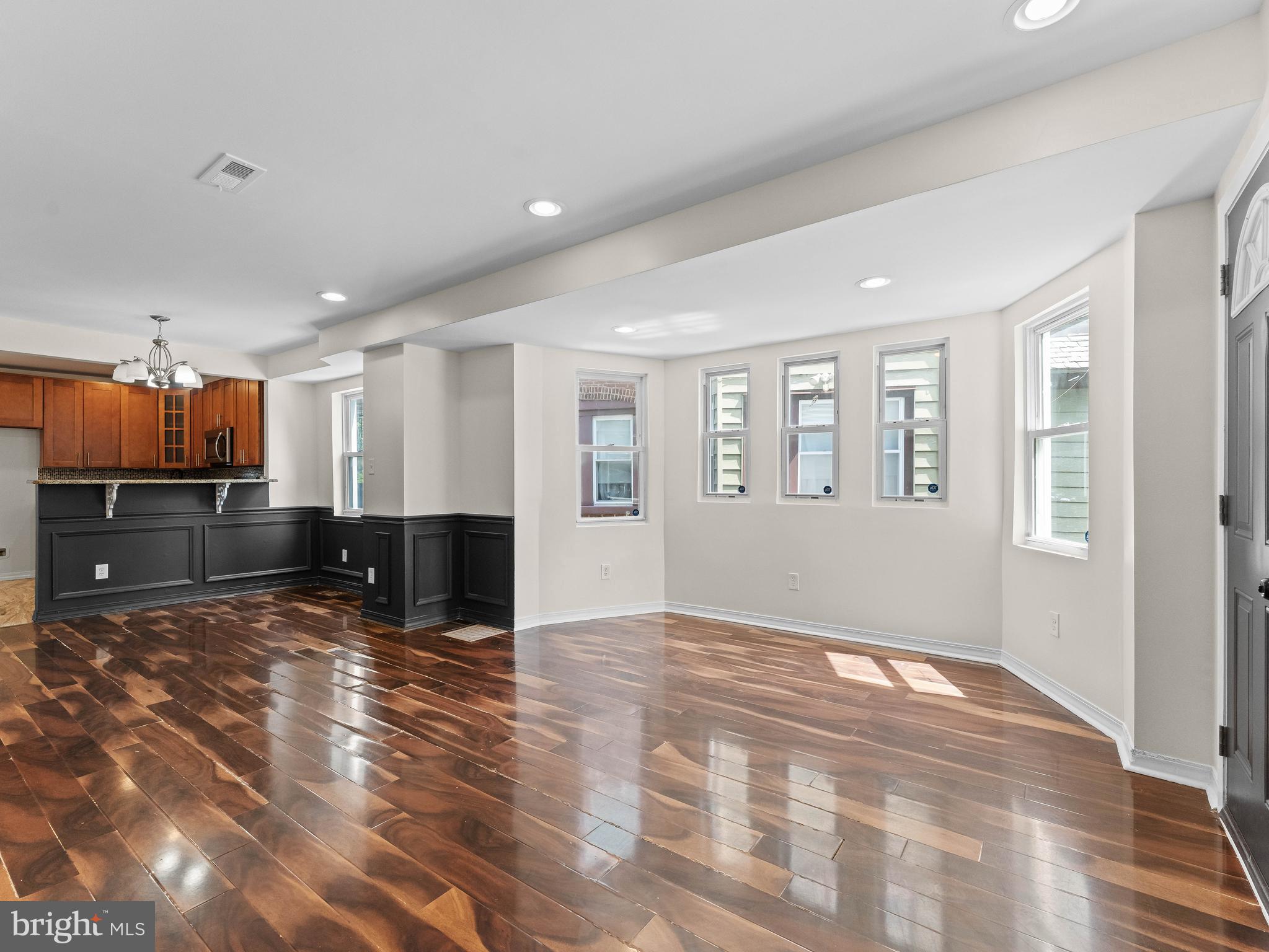 407 W ABBOTTSFORD AVENUE