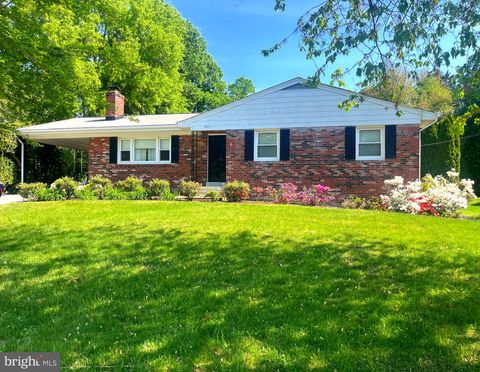 Photo of 8311 W Boulevard Drive, ALEXANDRIA, VA 22308 (MLS # VAFX2307276)