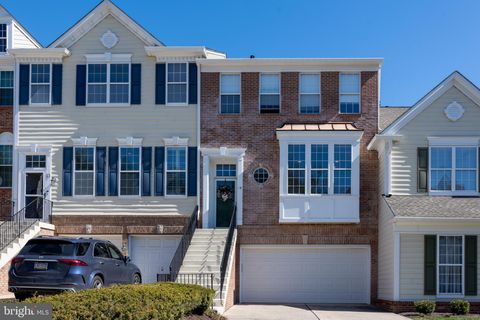 Photo of 15 Charter Oak Court, DOYLESTOWN, PA 18901 (MLS # PABU2117372)