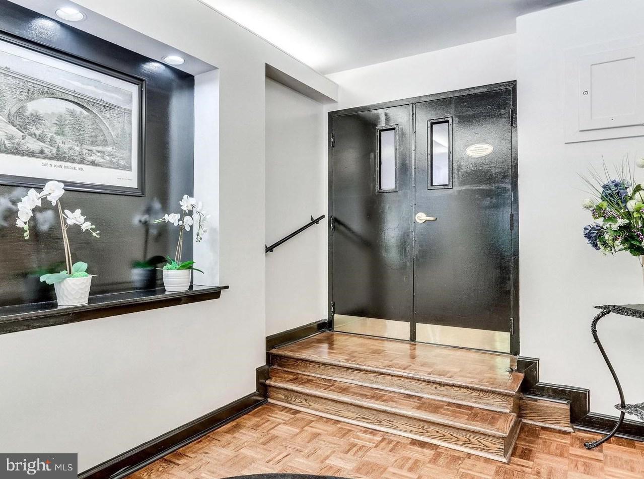 MACARTHUR PARK CONDOMINIUMS - Residential Lease