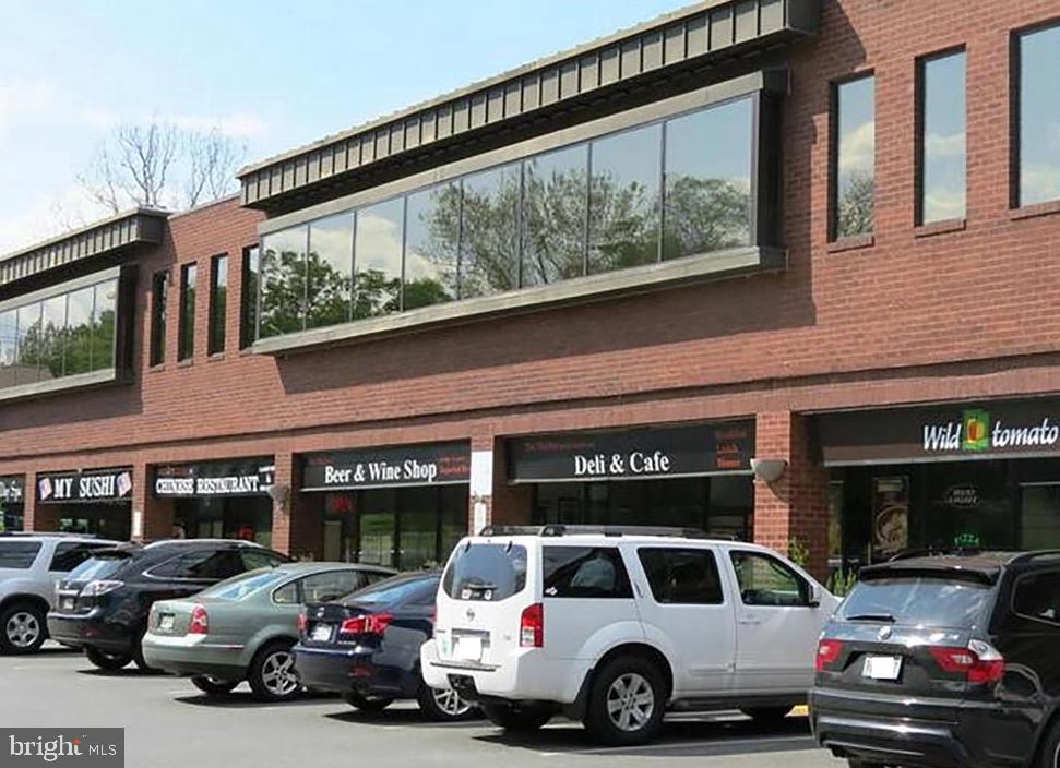 MACARTHUR PARK CONDOMINIUMS - Residential Lease