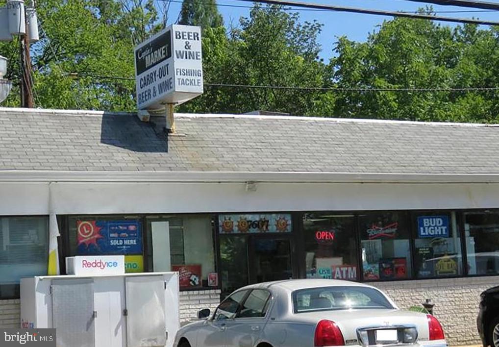 MACARTHUR PARK CONDOMINIUMS - Residential Lease