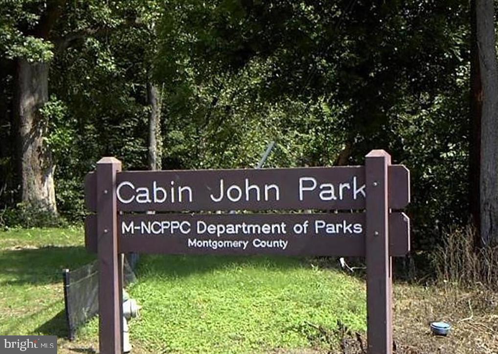 MACARTHUR PARK CONDOMINIUMS - Residential Lease