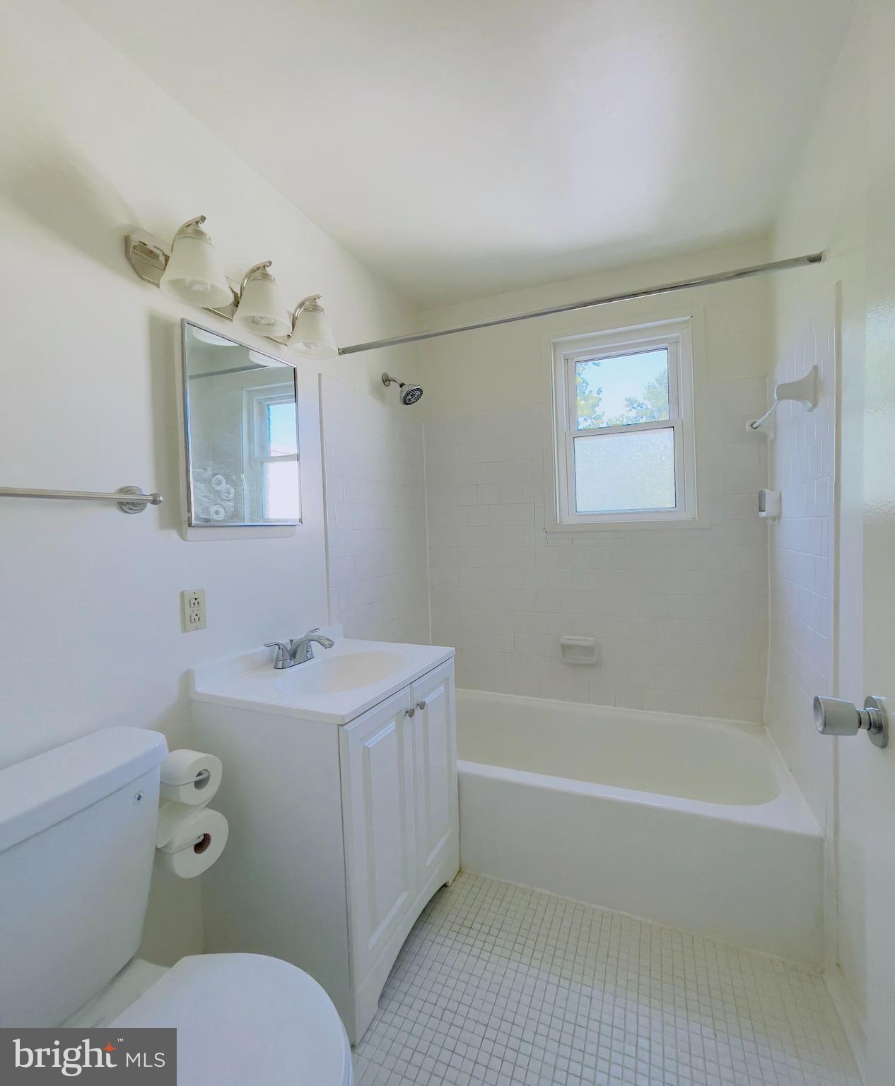 MACARTHUR PARK CONDOMINIUMS - Residential Lease