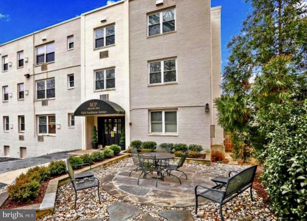 MACARTHUR PARK CONDOMINIUMS - Residential Lease