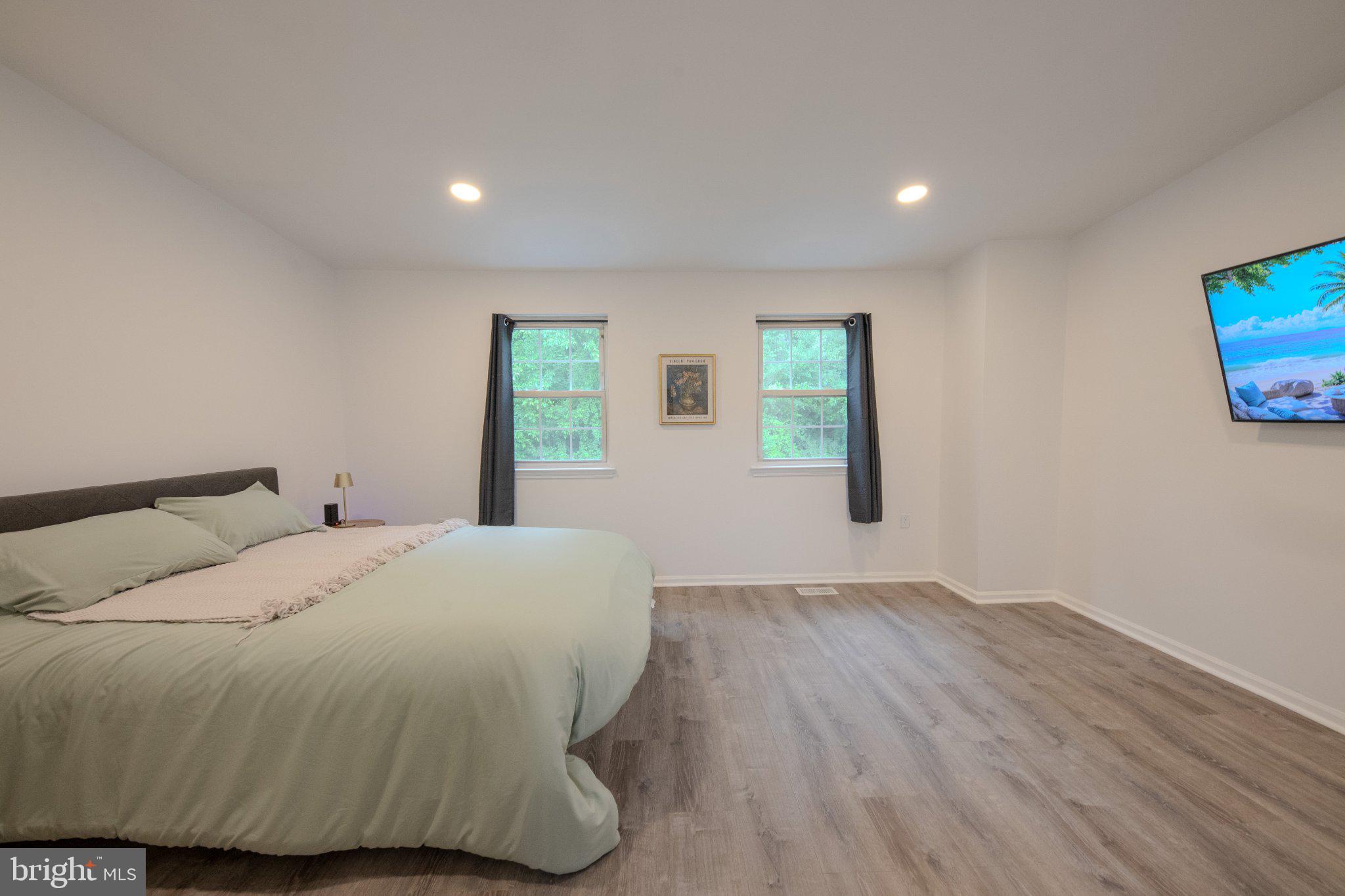 CRESTMONT HILLS - Residential